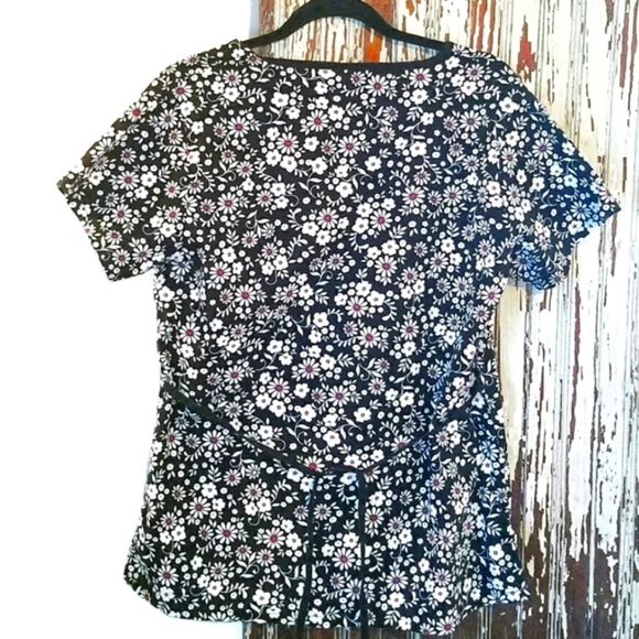 Willow Brooks Scrub Top Black Floral Size M - Picture 5 of 9
